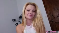 Redare Sesiune de terapie de familie plină de vapori a lui Riley Star: o adolescentă blondă primește la câine și o muie în porno reality