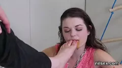 Reproduzir Foxy querida recebe batidas anal violentas em um hospício, suportando terapia bdsm severa com boquetes e lambidas de bunda