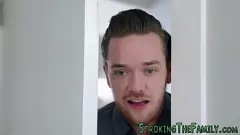 Redare Adolescenta obraznică Kali Rose își trage adânc tatăl vitreg în acest porno hardcore tabu cu o milf matură fierbinte și o ejaculare masivă