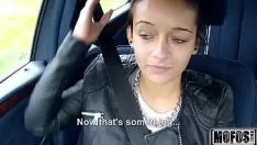 Reproducir Sexo en el coche con prostituta rumana atrapada en la calle