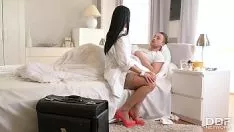 Oynat Doktor tedavi eder hasta at Ev MİLF anal Siktir et