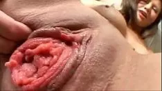 Reproduzir É assim que se parece uma xoxota feia que você não consegue olhar enquanto vomita