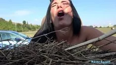 تشغيل الكلبة تضاجع رجلاً عجوزًا يبدو أن لديه الكثير من المال