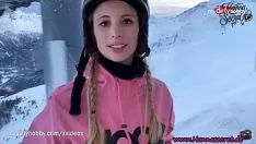 Le ragazze fanno quello che vogliono con il cazzo di un ragazzo