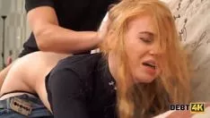 الفتاة ليس لديها نقود لدفع الدين وبدلاً من المال عليها أن تضاجع نفسها