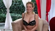 Reproduzir A rainha do sexo oral fodeu forte na boca até ficar cheia