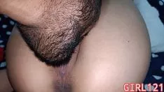 Reproducir Así se introduce el morro en un hermoso coño al que se le tapa la cara para que no la descubra su marido