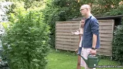 Afspelen Tsjechische tienervrouw's hardcore achteringang