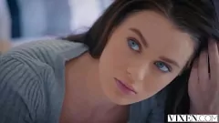 Afspelen Brunette baas-minnaar Lana Rhoades in onvergetelijke creampiescène