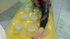 Redare Băieți Wetlook Wetsuit se masturbează în baie