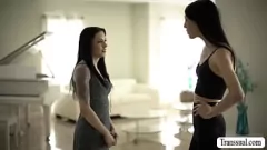تشغيل لقاء آنا دي فيل المكثف على الإناث مع آفا هولت