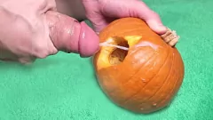 Reproducir Dreat de Halloween: Comparación de sexo amateur real con el juego de juguetes en una calabaza
