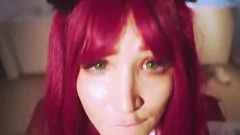 Afspelen Cosplay -getatoeëerde brunette met grote tieten krijgt een grote pik en een rommelige cumshot