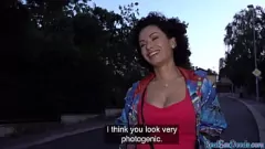 Reproduzir POV MILF pagou por sexo público imundo após o elenco
