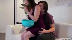 Oynat Seksi Rayviness Deepthroat Tit-Solucking ile üvey oğulla karşılaşma