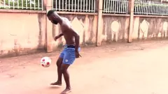 Redare Lesbiene MILF și Ebony Adolescenți în orgia Publică Gangbang pe Fotbal Stadium